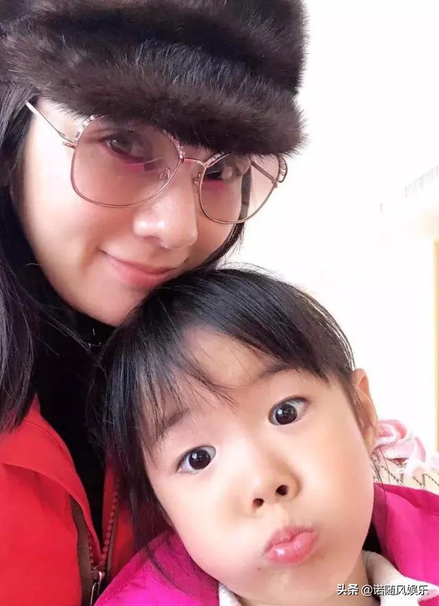 黄奕的前夫:前夫黄毅清被捕后，黄奕母女现状如何
