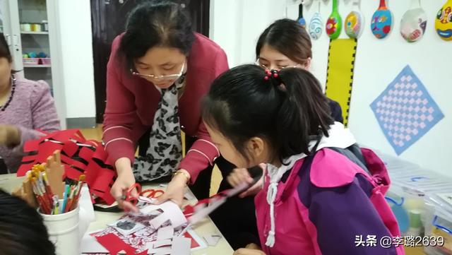 折纸变色龙的图片:学一门什么样的手艺，可以帮助更多的人？