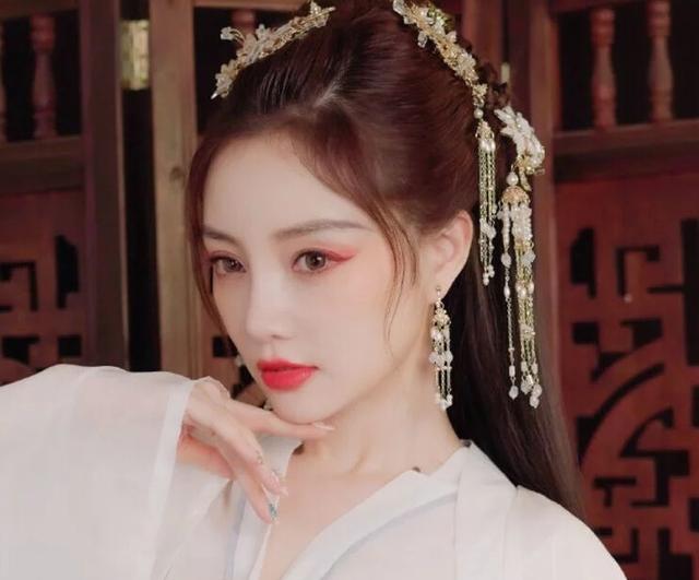 贾乃亮和李小璐离了么:贾乃亮和李小璐真的离婚了吗？小甜馨怎么办？