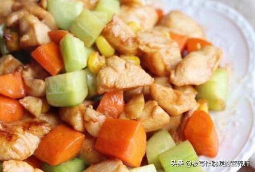 青椒鸡胸脯肉的做法:青椒鸡胸脯肉的做法家常菜 血脂高可以吃鸡胸肉吗？如何做鸡胸肉吃起来才健康？