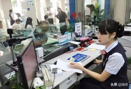 老年人在银行存款，是存定期一年的好，还是存定期三年以上的好？插图33