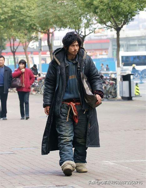 有人说在农村讨米要饭的乞丐,越来越少,他们到底去哪里了？