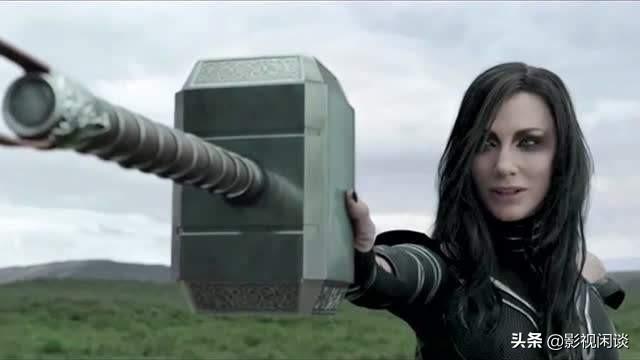 海拉手里还有一个把强大的剑,叫做"星空之剑",这把武器让海拉的实力在