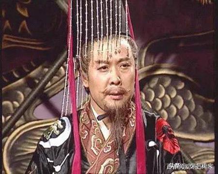 三国演义中刘备势力弱小,为什么仍然获得很多人的效忠和拥护呢？