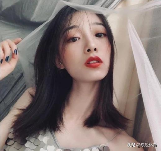 田径世锦赛选拔赛，女子跳高选手胡麟鹏颜值高备受关注，你怎么看？