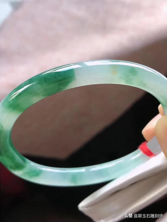 好翡翠手镯的图片,很稀罕翡翠镯子啊，谁能推荐一下哪家的好？