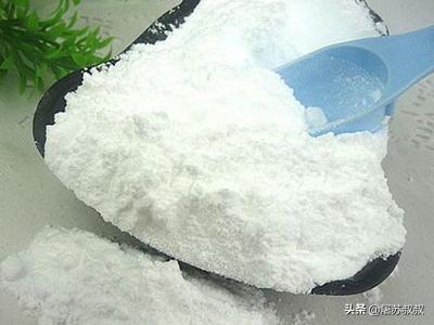 如何用小苏打洗白衣服,如何利用小苏打清洗白色衣服？