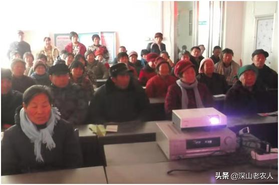 伊丽莎白霍姆斯:伊丽莎白·霍姆斯何时接受审判？