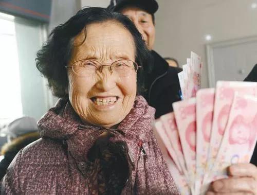 国家高龄老人补贴政策，退休老人80岁了，有高龄补贴吗