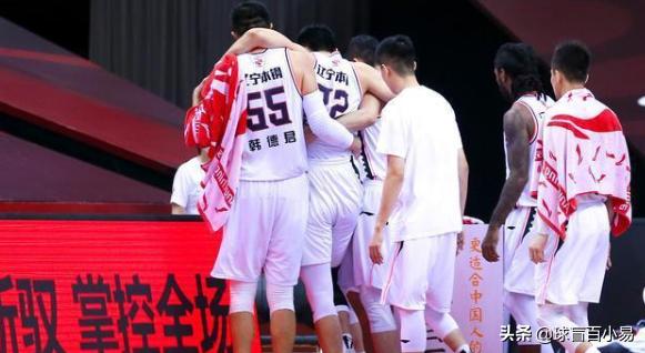 李弘基狠狠地:李晓旭受伤，赵继伟问了两句话后将球狠狠砸向地板，他为啥这样？