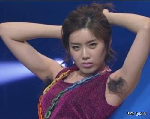 男星露鸟:为什么有些女性喜欢在网络上拍照片的时候，故意把腋毛露出来？