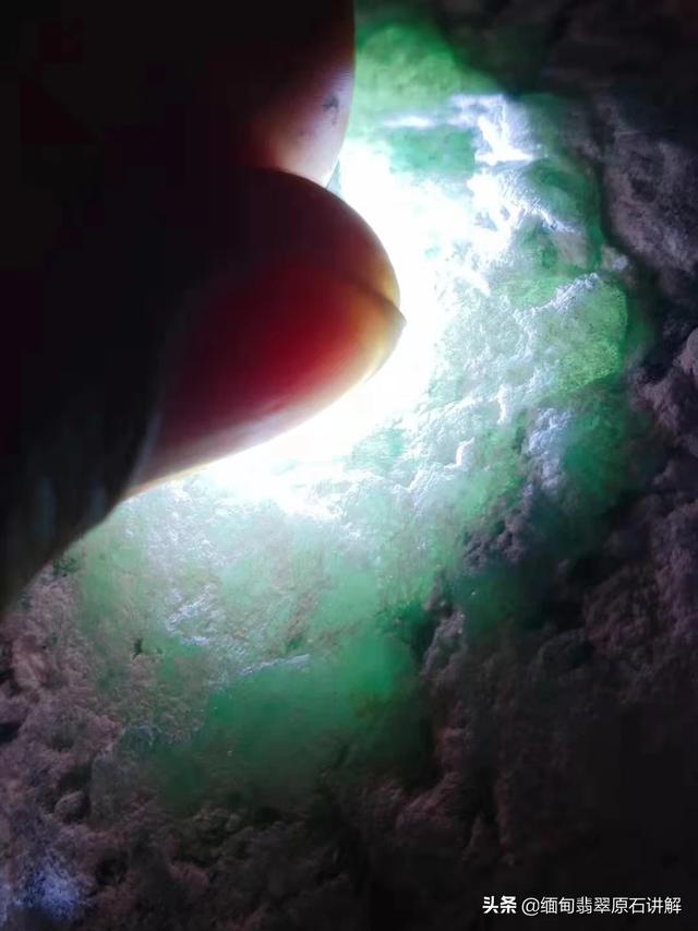 翡翠入门级知识大全,翡翠玉石的挑选有没有什么技巧呢？