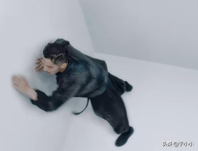 《河神2》戎傲霜真实的身份是什么？为何在给丁卯治腿伤时候突然去撩他，有何目的？