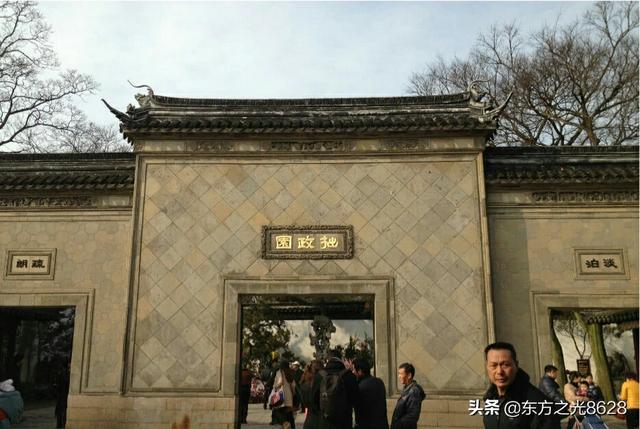 用诗描写江南的秀丽景色，你能展示一下吗？
