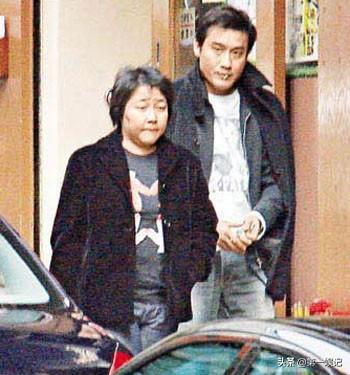 张卫健的老婆是谁:为什么张卫健跟她老婆结婚这么多年却不生孩子，他们是丁克族吗