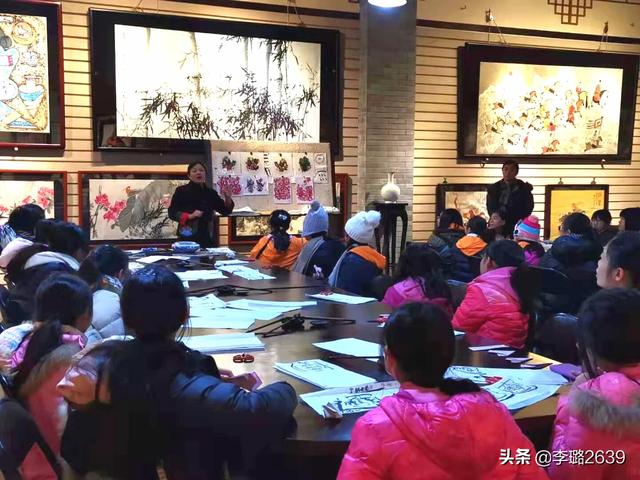折纸变色龙的图片:学一门什么样的手艺，可以帮助更多的人？
