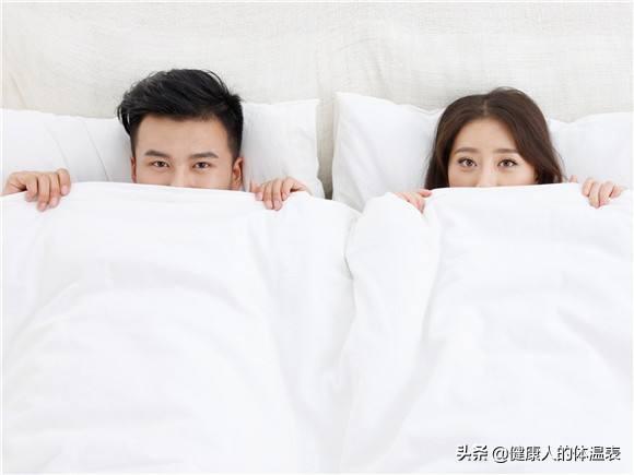 陈佳佳 林志颖:你们穿高跟鞋的时候，是脚后跟着地还是脚掌着地，还是同时着地？