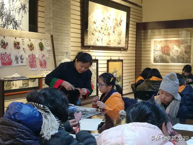 折纸变色龙的图片:学一门什么样的手艺，可以帮助更多的人？