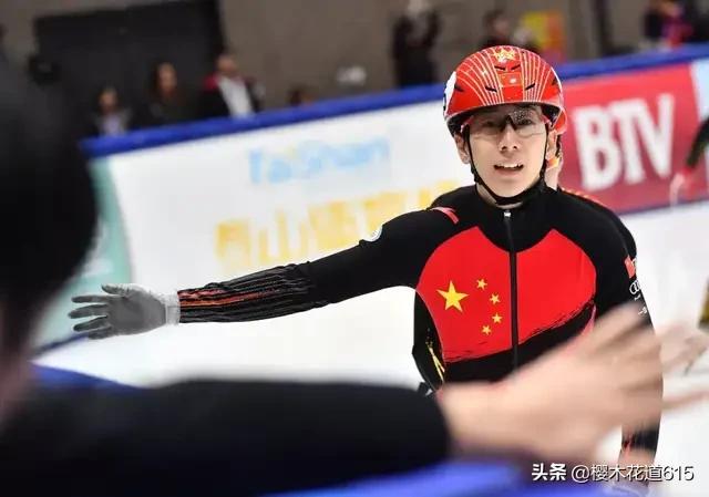 赢了捧输了骂，王濛首秀0金惨败，球迷热议:李炎就是速滑队的郎平，你怎么看？