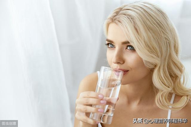 早上第一杯水到底怎么喝，早晨第一杯水，怎么喝才是最健康的？