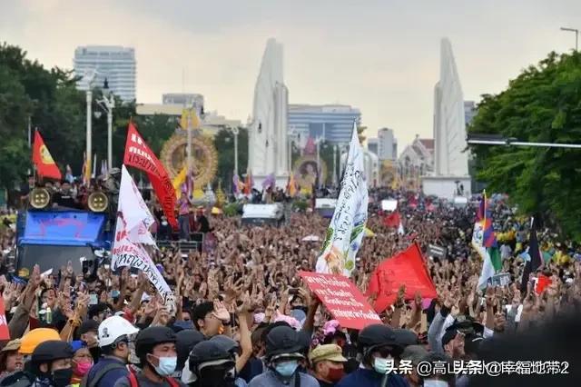 泰国王室:泰国也乱了，民权和王权对峙，年轻一代为什么反对国王？