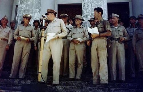 美国五星上将麦克阿瑟是怎样被解职的？为什么？插图37