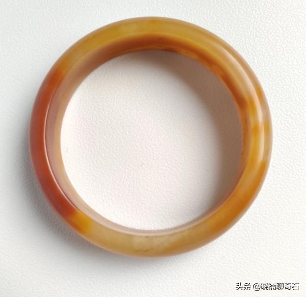 200年前的玉手镯,请大家来帮我鉴定一下玉手镯？有何价值？