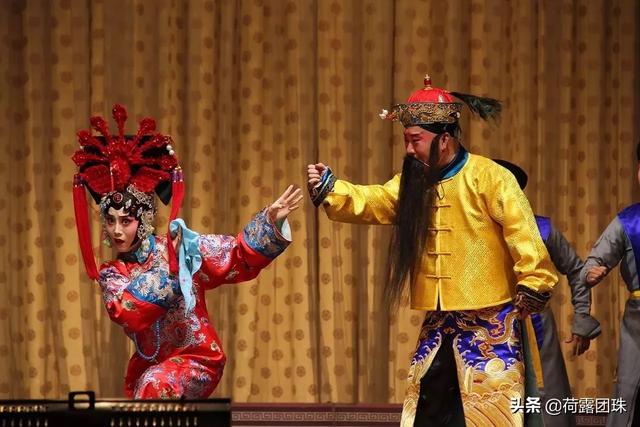 王珮瑜:听说王佩瑜退出了京剧团，自己成立了京剧小园子，是真是假？