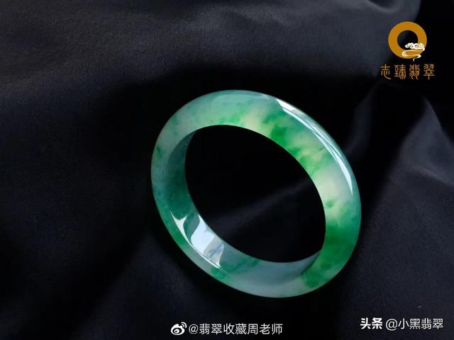 冰飘花翡翠手镯是啥档次,这个飘花手镯品质怎么样？2万购买值得吗？