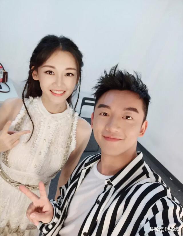 郑凯苗苗机场牵手:郑恺苗苗官宣结婚，你有什么想说的？