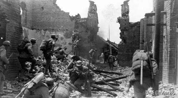 机枪池，李云龙上万人攻打平安城，日军仅八百个人，为何打了两天才拿下来