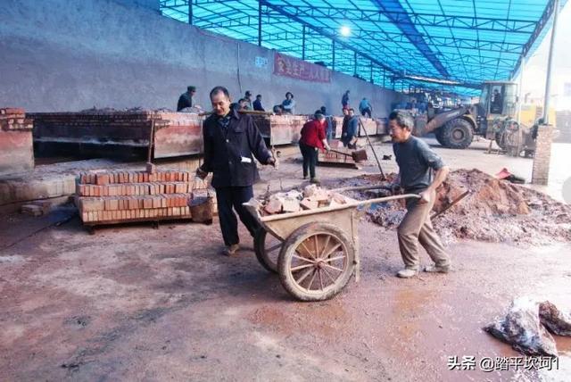 监狱里的犯人生活真的像电影里一样可怕吗？