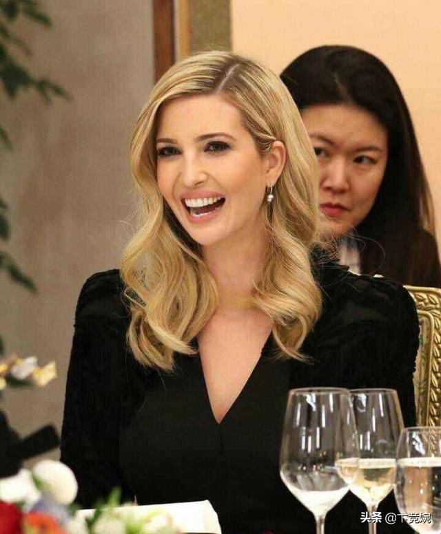 朱正廷带狗狗走红毯:特朗普的女儿伊万卡，真人有宣传的那么好吗？