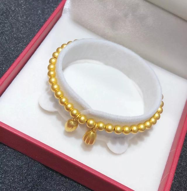 结婚黄金手镯买什么款式,广东出嫁的习俗都是满手戴金手镯？