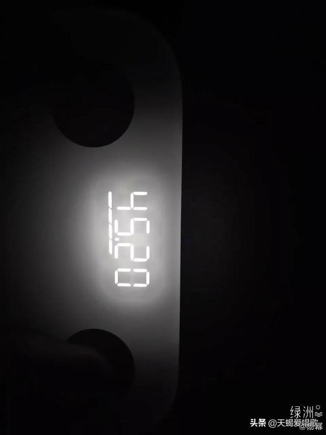 杨幂机场穿搭:哪个明星的穿搭很少女感又比较出色