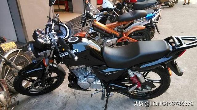 国内有没有外形类似cb400的复古车,四不四缸无所谓,重要的是外形,尤其圆形大灯？