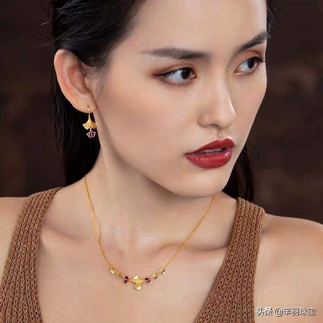 女士黄金项链款式图片和价格,5000块钱能买个什么样的金项链？