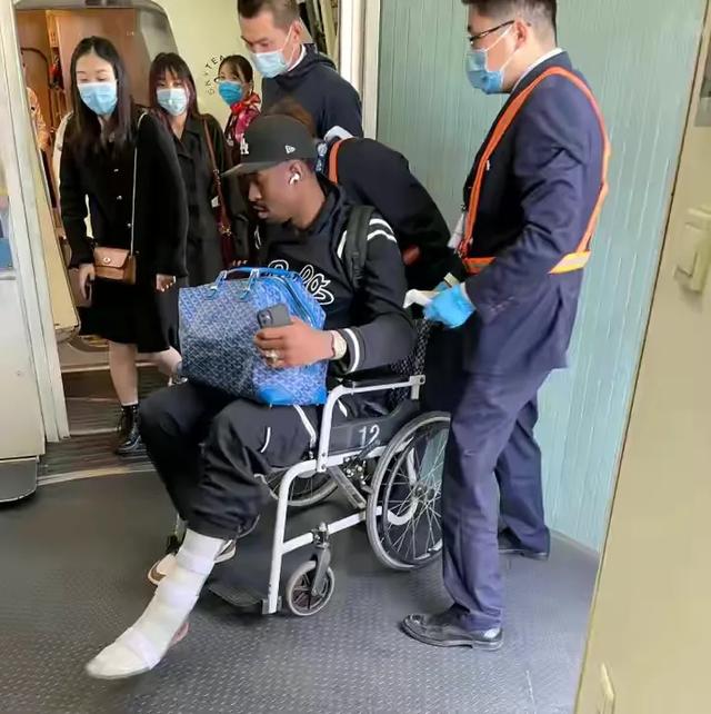 上海萨摩耶俱乐部:广东队3个坏消息，威姆斯和马尚要2选1，易建联伤退怎么破？