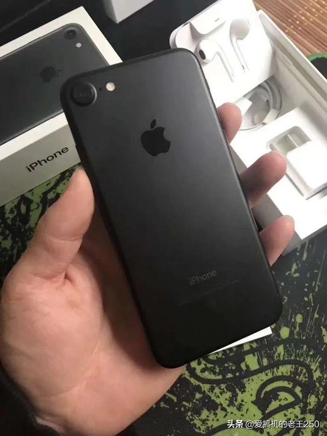 求推荐千元小屏手机。新款老款都行？