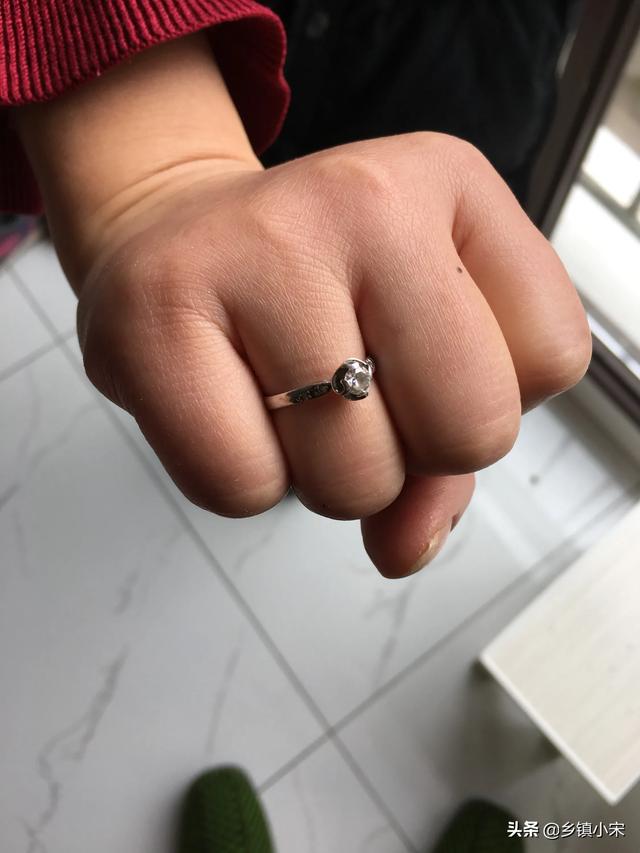 怎么选购钻石(钻石应该怎么选购)