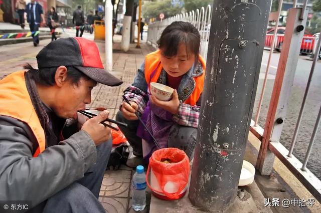 乡村留守妇女与狗:农村留守妇女为何执意要跟丈夫一起去外面打工？有哪些难言之隐？