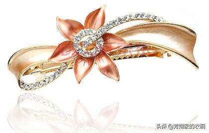 草莓晶手链,十八岁女生带什么手镯手链比较合适？