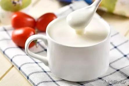 长期喝酸奶对胃有伤害吗，连续一个月喝酸奶，肠胃会因此变健康吗