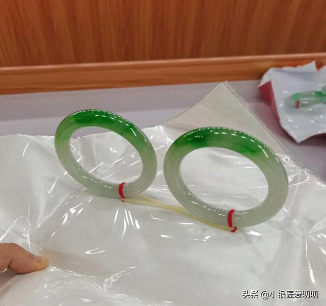 20万以上的玉镯图片,为什么这样的手镯值100万？