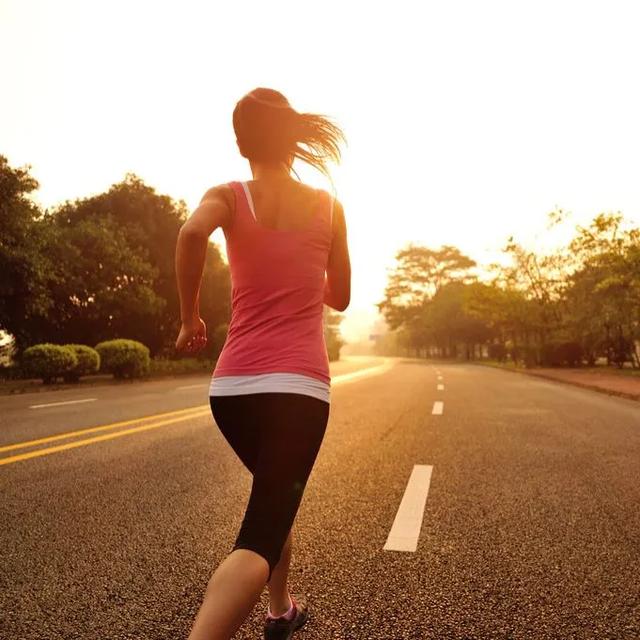早上跑步和晚上跑步哪个好，大家觉得早晨跑步好，还是晚上跑步好？为什么？