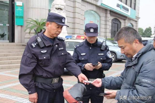 乌鲁木齐满大街都是警察，中国社区是否需要建立警察巡查制度