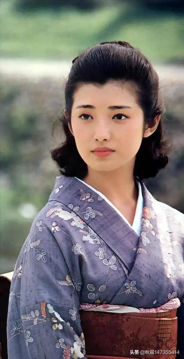 山口百惠在日本演艺界什么地位？
