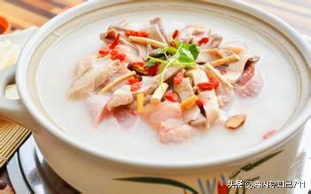餐馆水煮活猫视频:欢迎分享民间好美食好故事，你有吗？ 拿炭火给猫吃视频