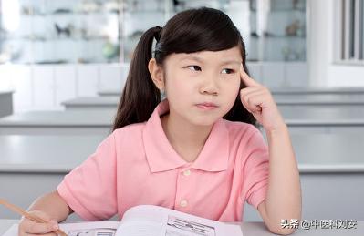 小孩体臭的原因是什么:孩子体臭是怎么回事 儿童口臭是什么原因引起的？
