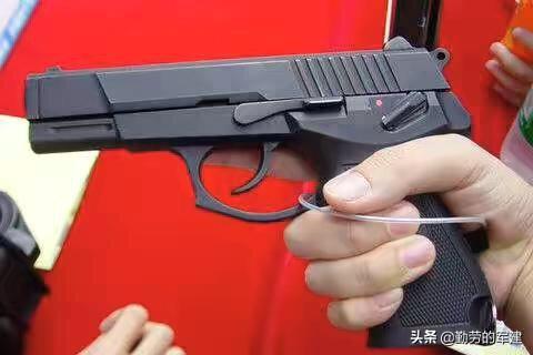 中国军队目前配备了哪些枪械？